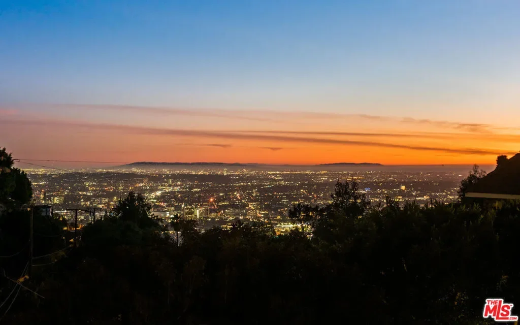 1790 Viewmont Drive, Los Angeles, California, United States. - Photo 8