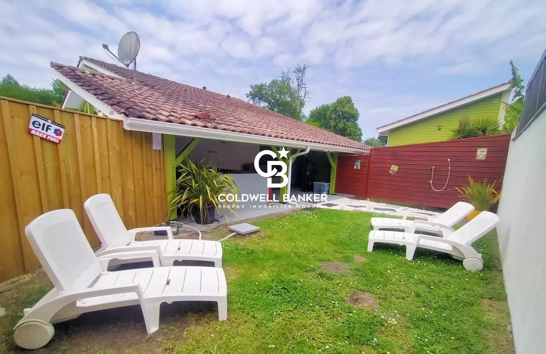 Exterior photo 5
