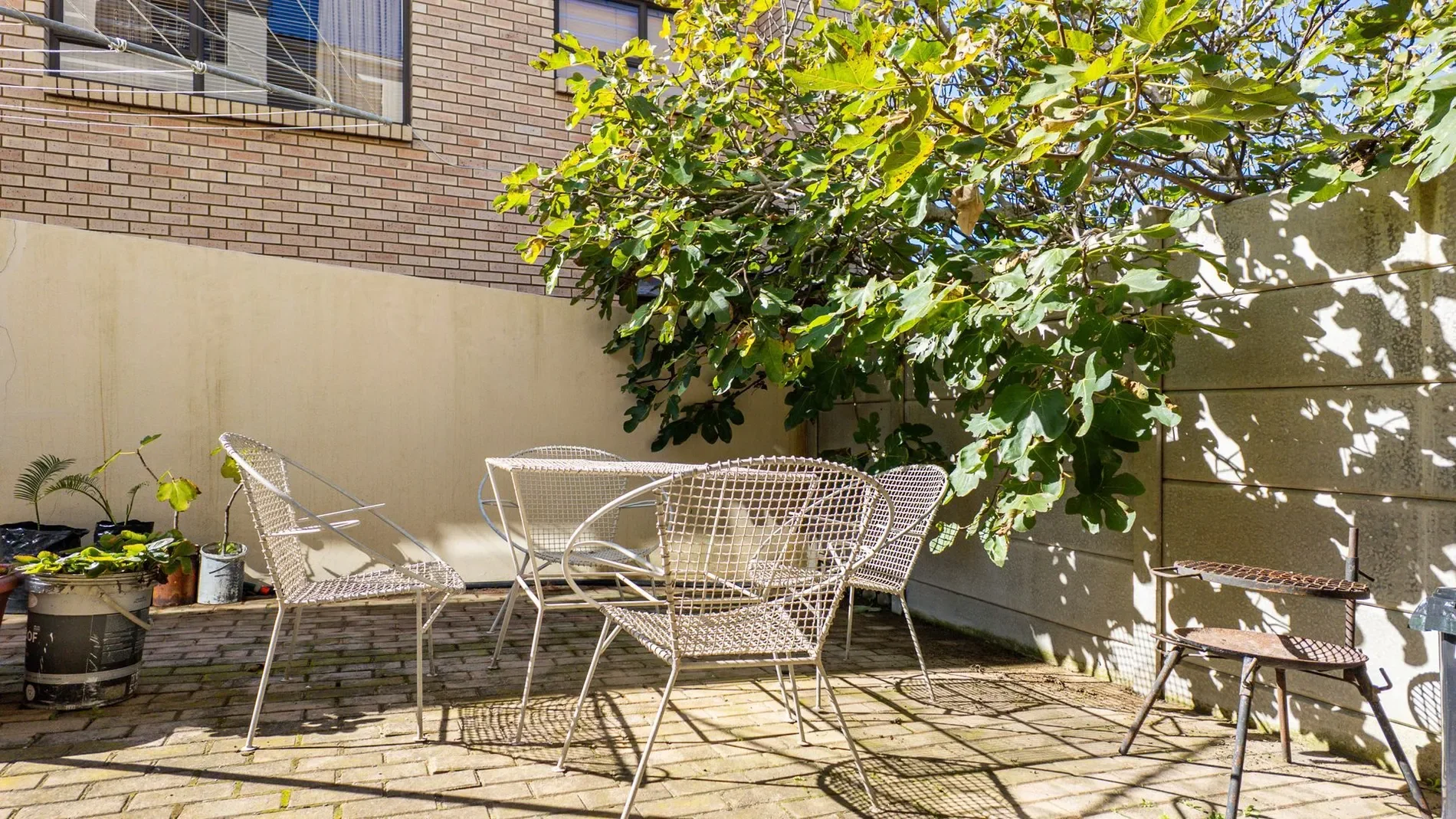 Exterior photo 7