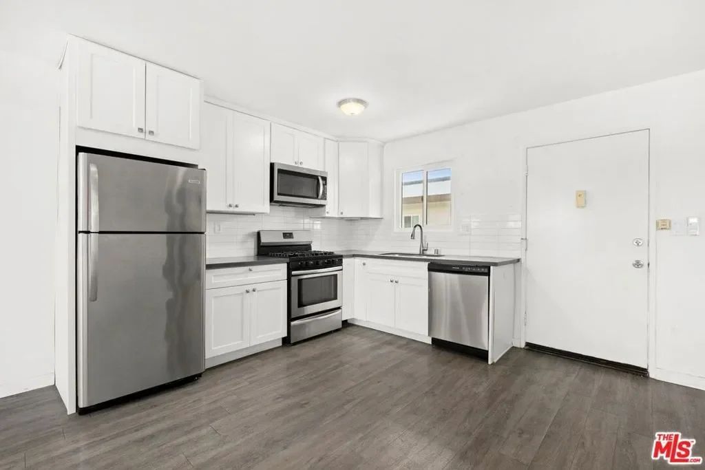 629 E Elk Avenue, Glendale, California, United States. - Photo 14