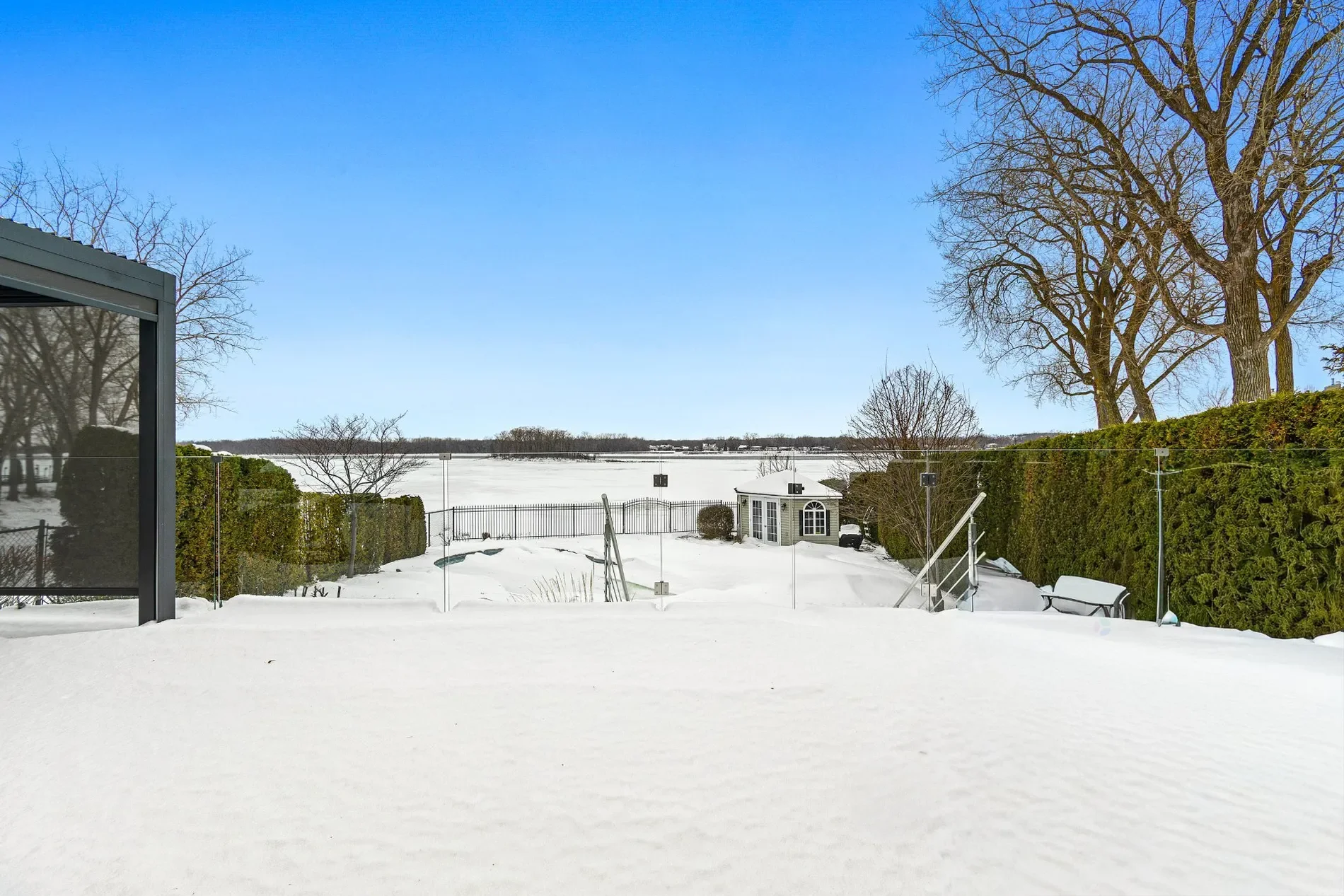 Exterior photo 5