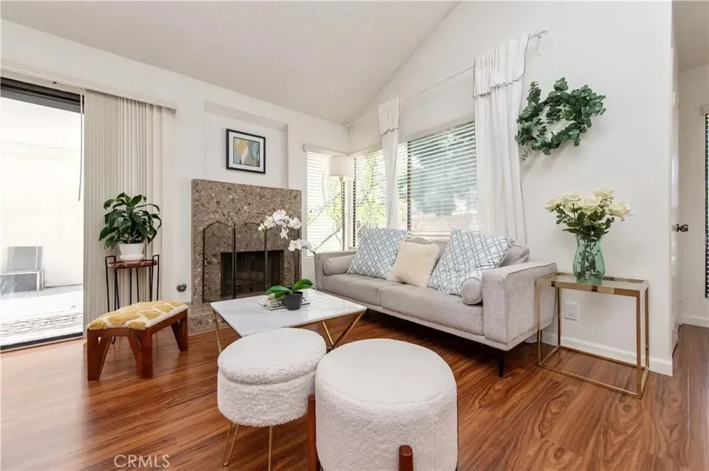 9 Morena 28, Irvine, California, United States. - Photo 1