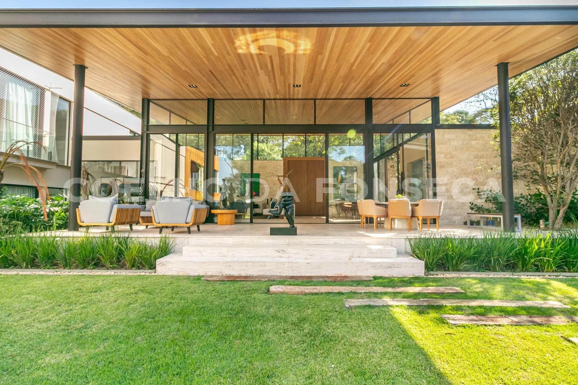 Exterior photo 6