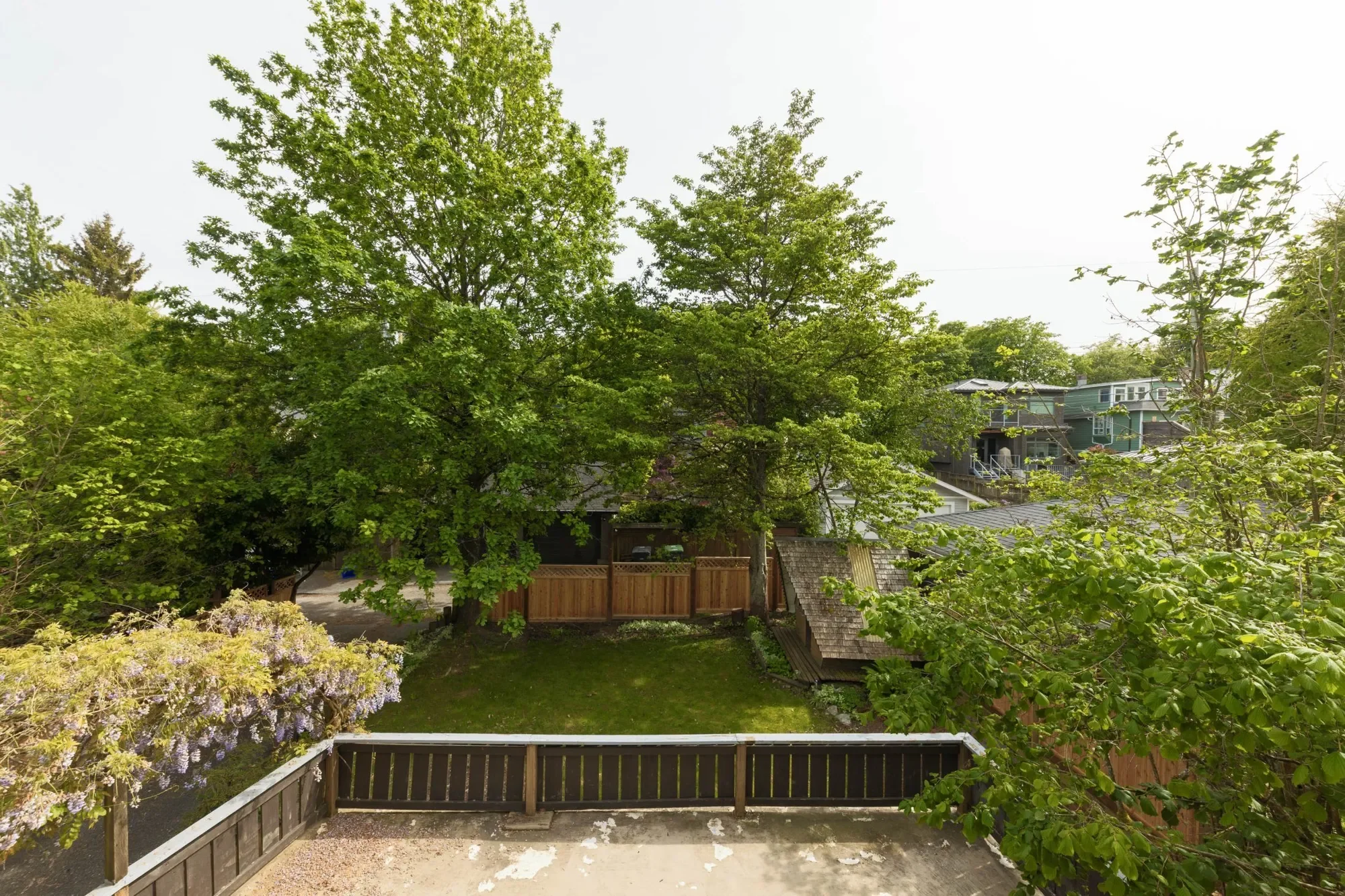 Exterior photo 2