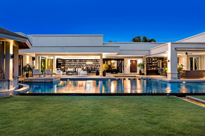 STYLISH CONTEMPORARY VILLA IN CHONBURI