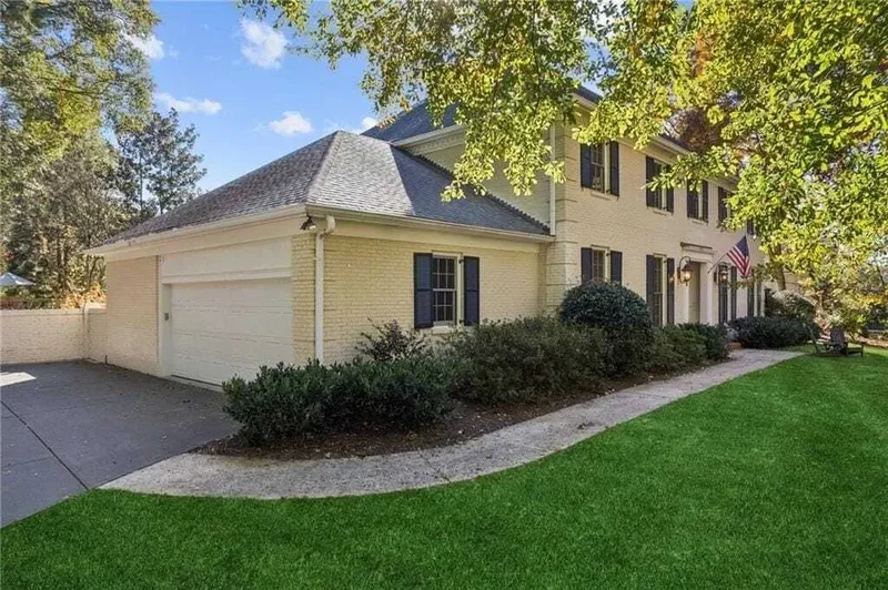 2010 Rivermeade Way, Atlanta, GA, 30327, USA, Atlanta, Georgia, United States. - Photo 59