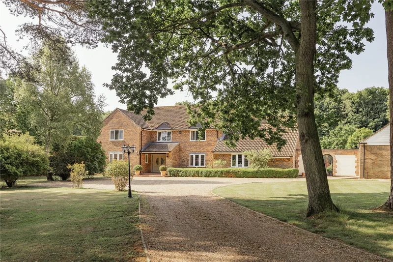 Redlands is a wonderful 5/6 bedroom detached modern home offering 3921 Sq.Ft. of exceptional accommo