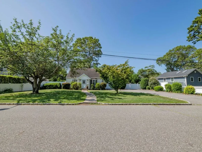 306 Clay Avenue, West Islip, NY 11795, West Islip, New York, United States. - Photo 10