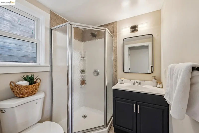 2636 Alcatraz Ave, Oakland, California, United States. - Photo 12