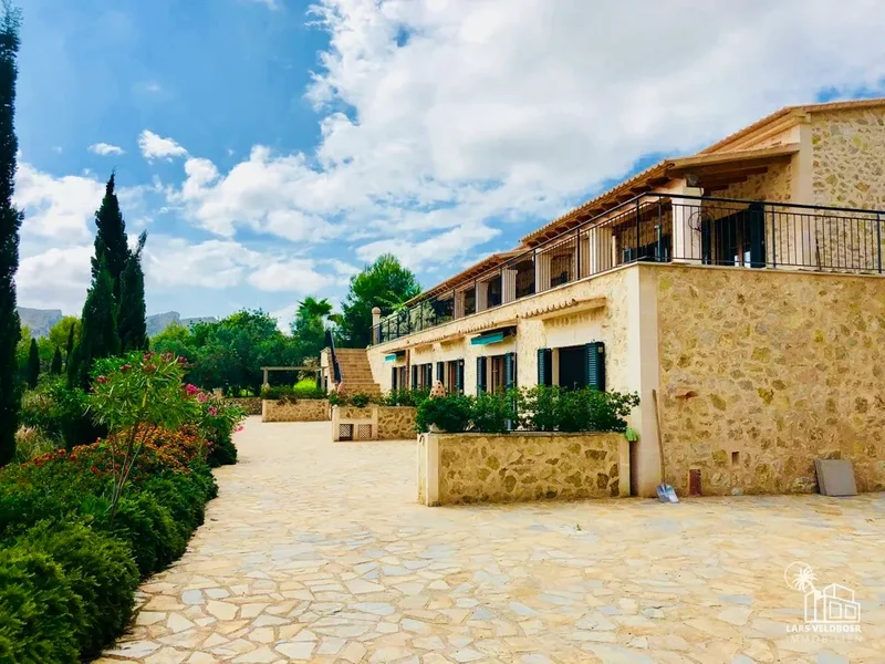 L275- Finca exclusiva en Manacor con piscina y con 16.000 metros de terreno.