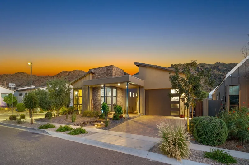1353 E Paseo Way , Phoenix, AZ 85042, Phoenix, Arizona, United States. - Photo 3
