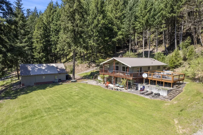 49867 Hills Creek Road, Oakridge, Oregon, United States. - Photo 2