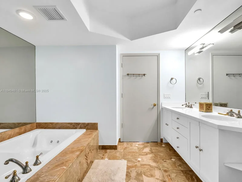 9595 Collins Ave, Bal Harbour, Florida, United States. - Photo 25