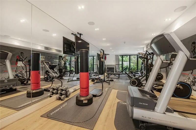 Logs Hill Close, Chislehurst, Bromley, England, United Kingdom. - Photo 13