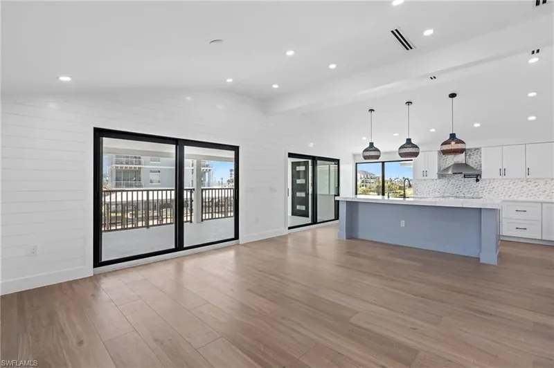 910 3rd ST, Fort Myers Beach, Florida, United States. - Photo 8