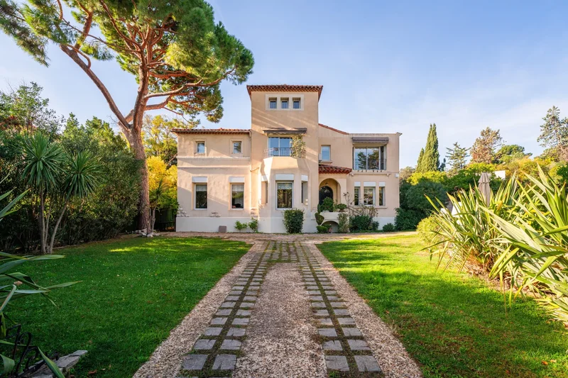 Marseille 8th, Prado – Mansion Style Residence