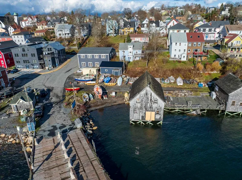 200 Montague Street, Lunenburg, NS B0J 2C0, Lunenburg, Nova Scotia, Canada. - Photo 6