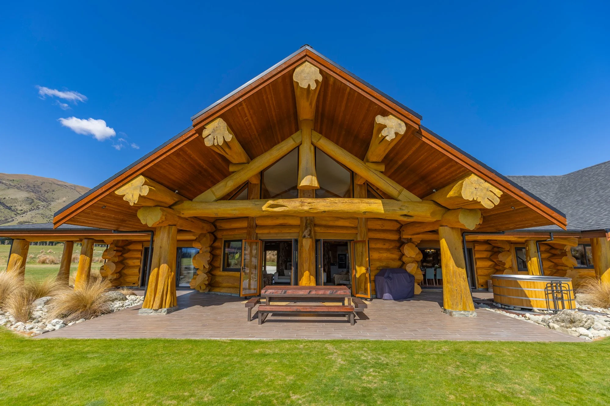 Exterior photo 4