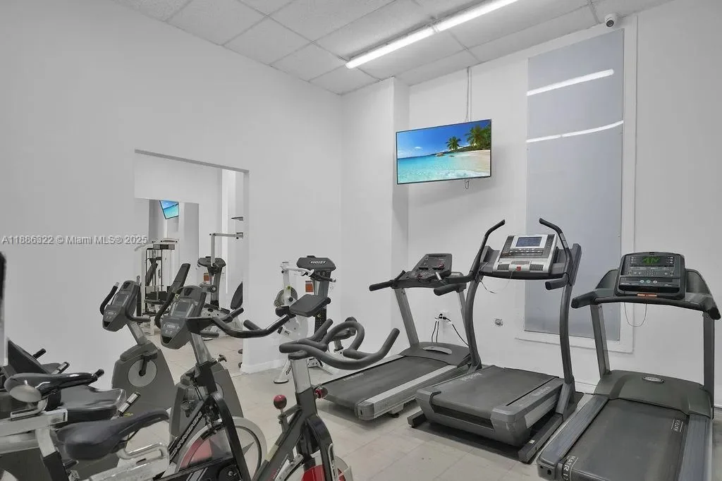 6039 Collins Ave 1126, Miami Beach, Florida, United States. - Photo 50