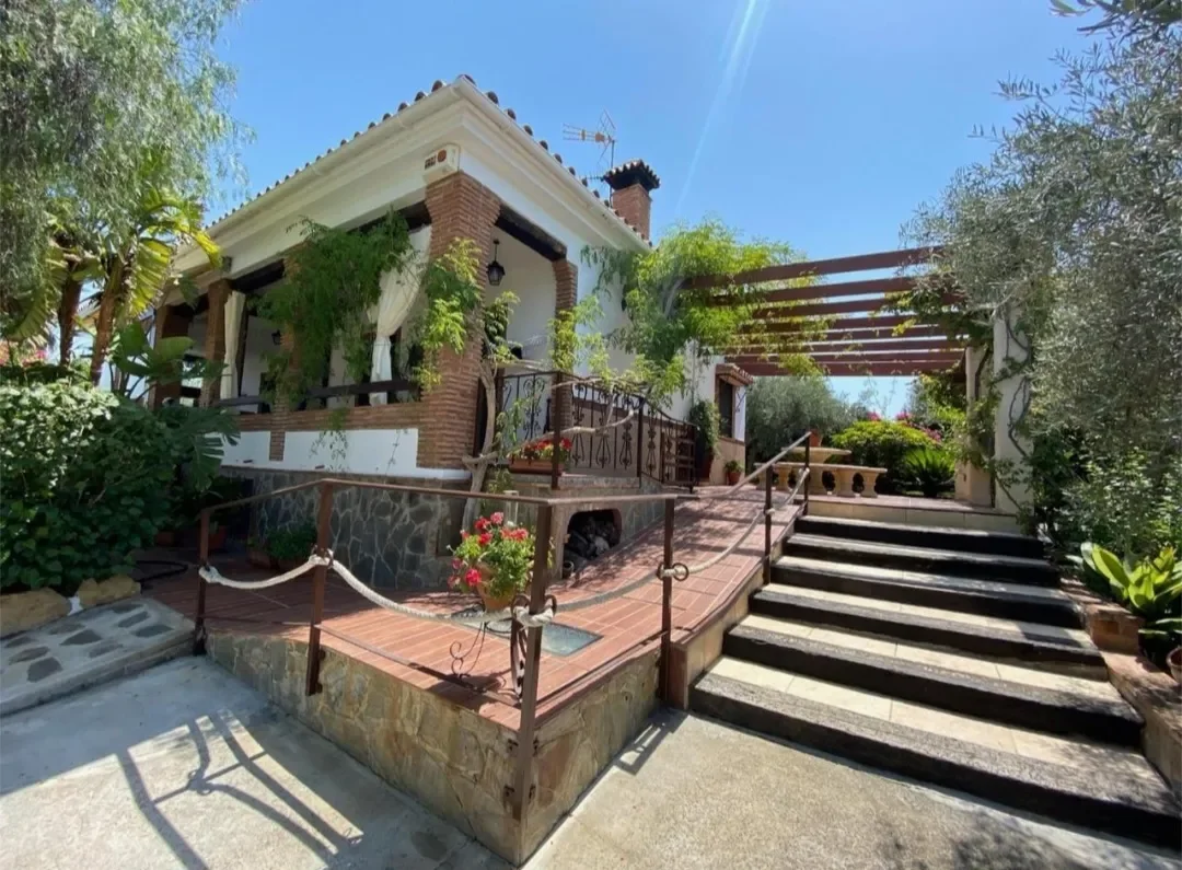 Exterior photo 3