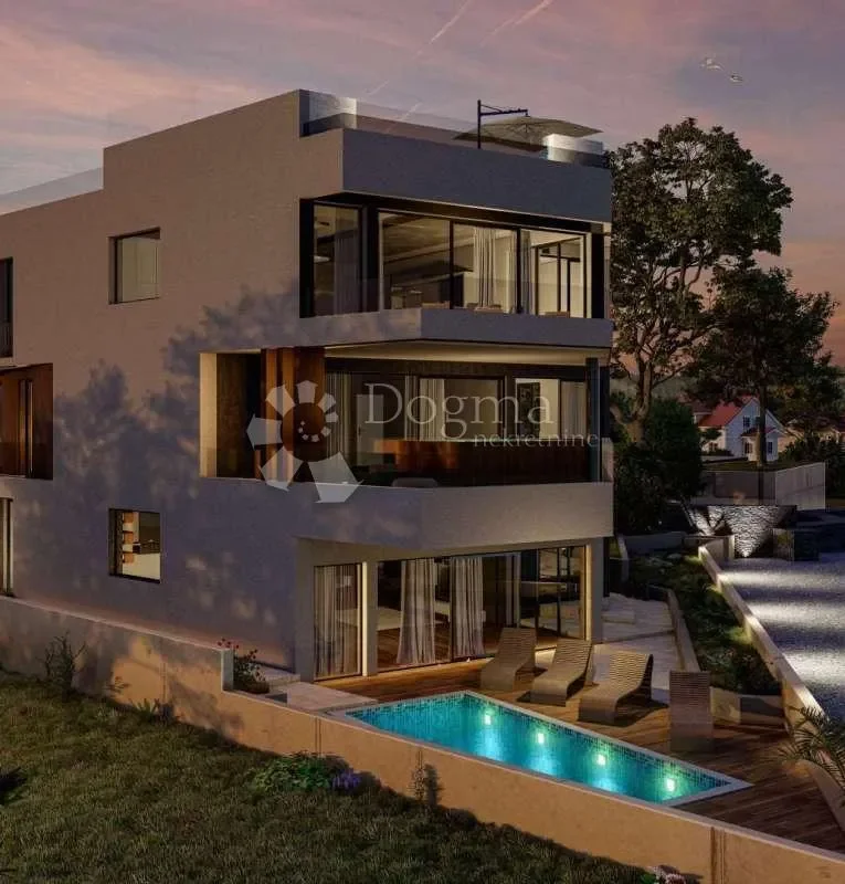 Exterior photo 4