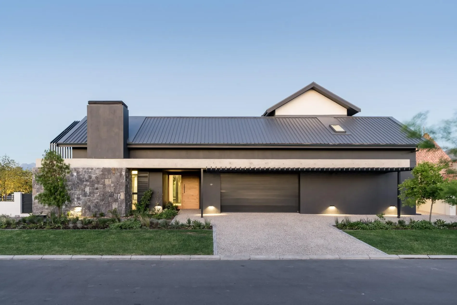 Exterior photo 2