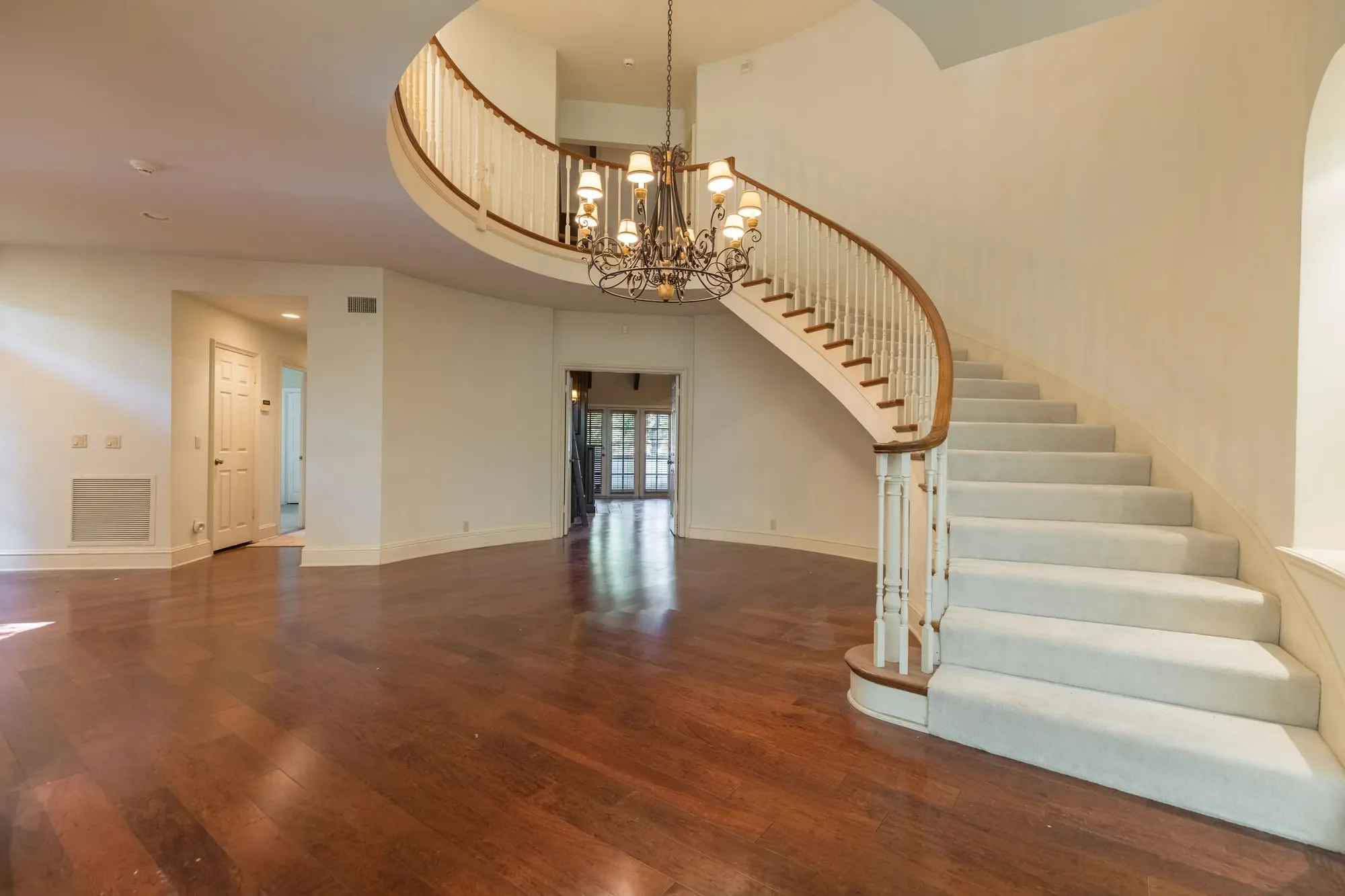 12386 Ridge Circle , Los Angeles, CA 90049, Los Angeles, California, United States. - Photo 35