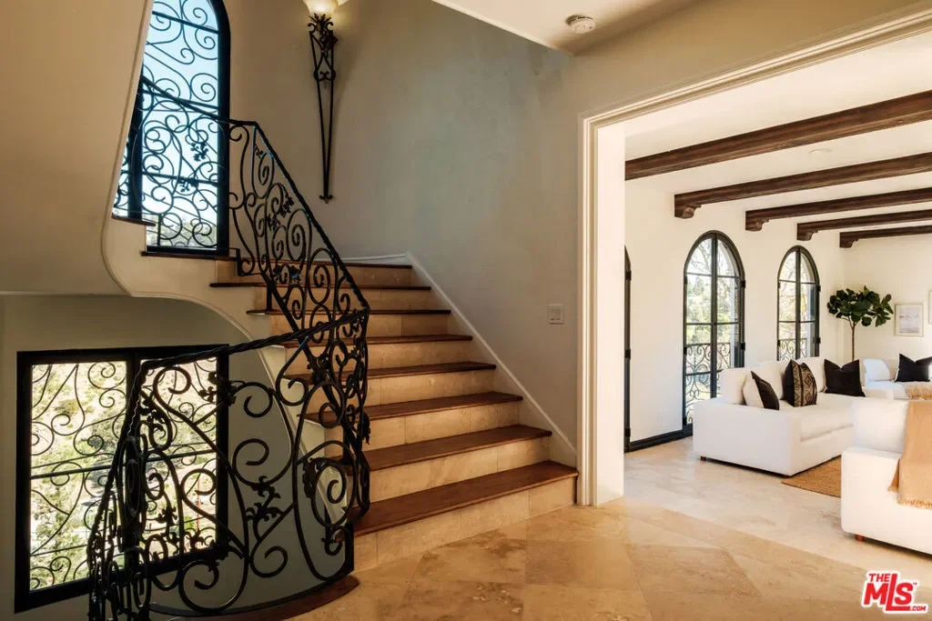 1301 N Beverly Drive, Beverly Hills, California, United States. - Photo 14