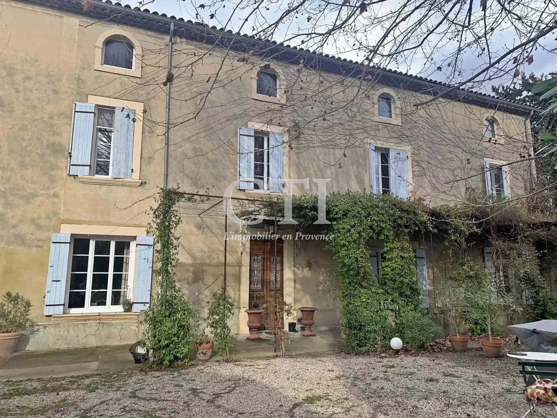 Exterior photo 8