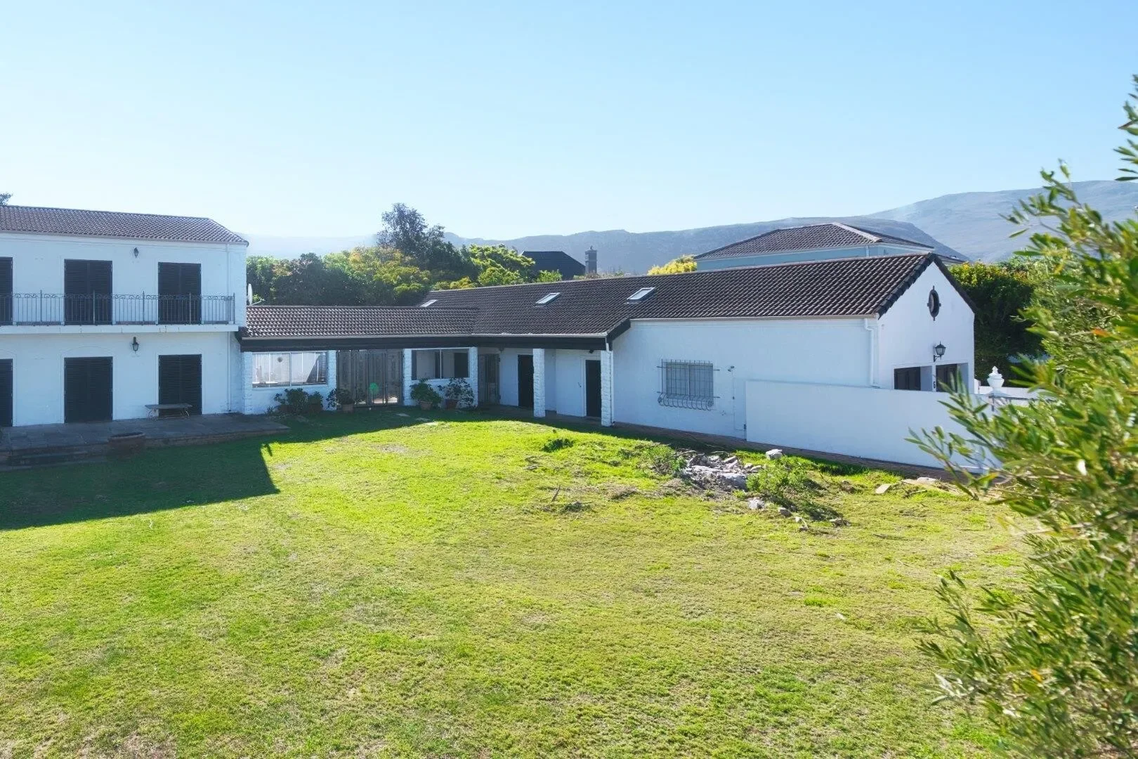 Exterior photo 3