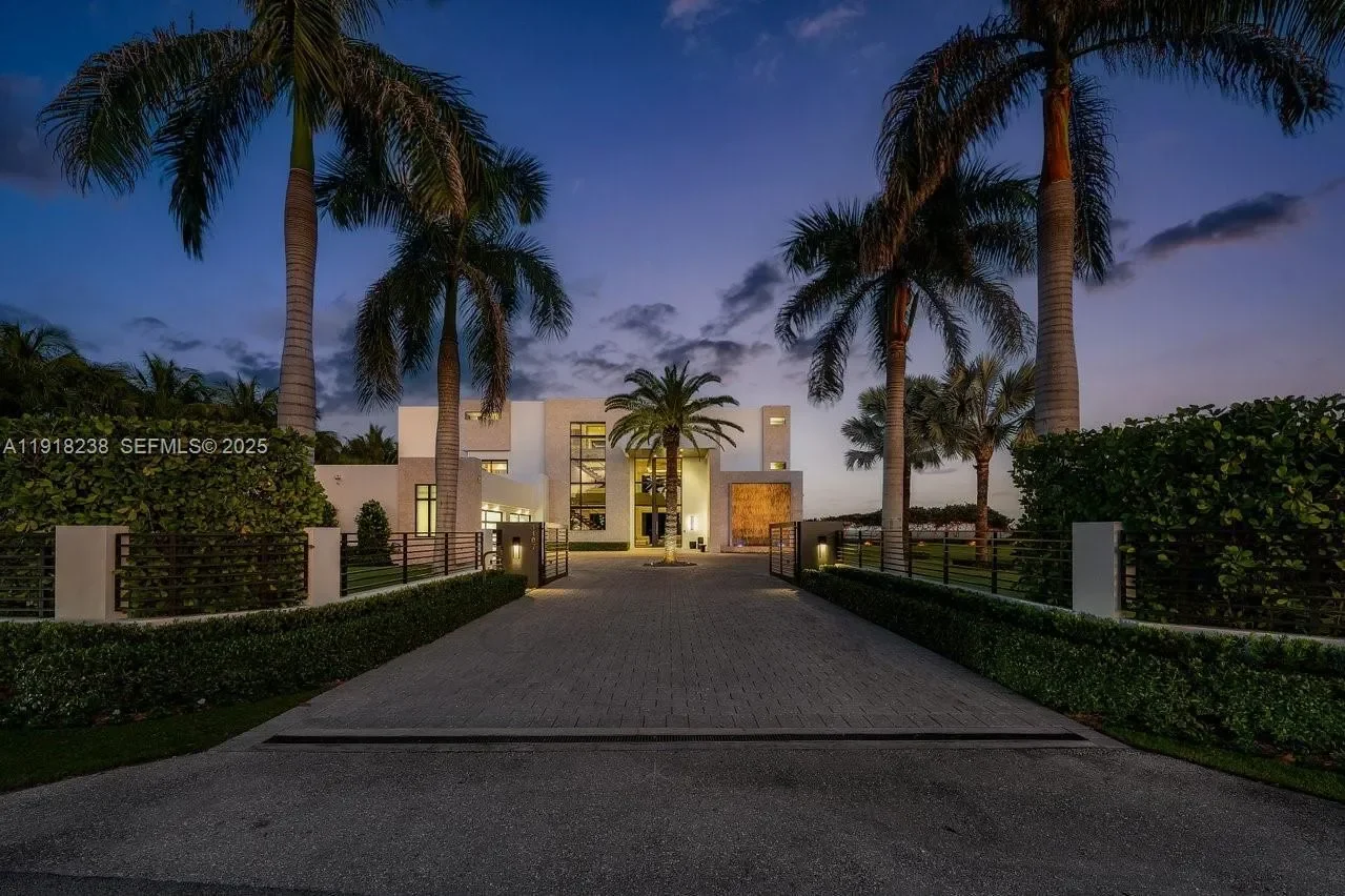 1107 Hillsboro Mile, Hillsboro Beach, Florida, United States. - Photo 56