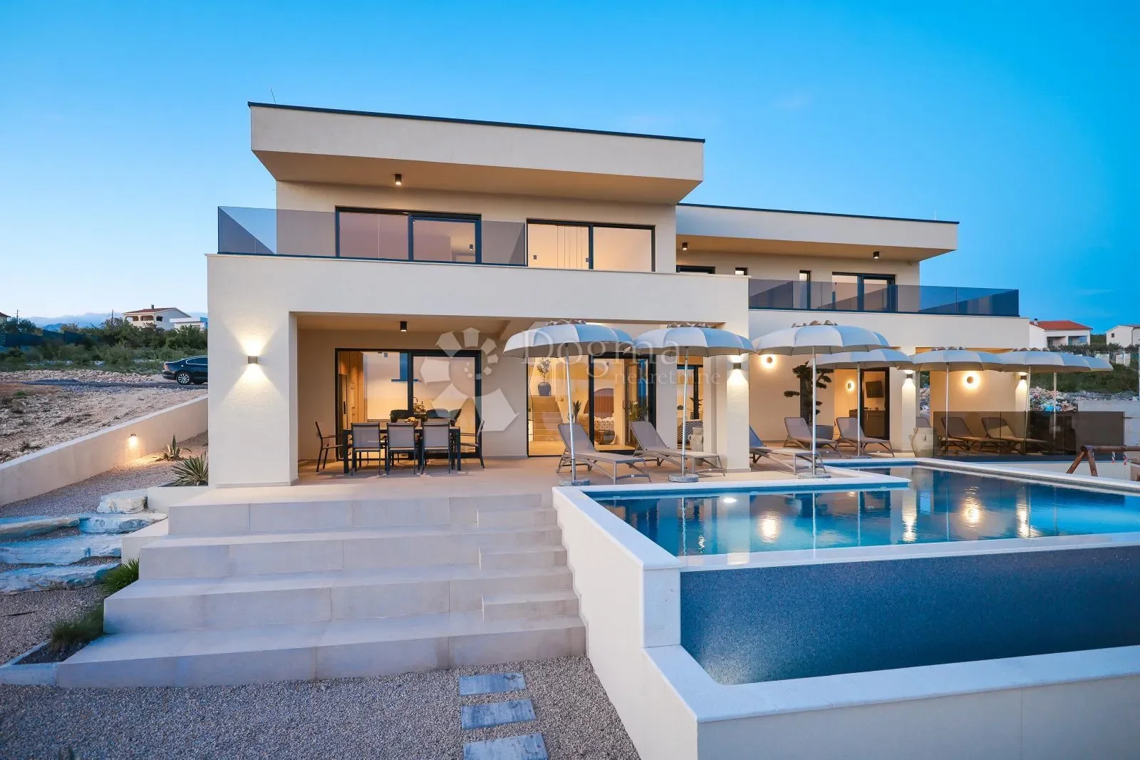 Exterior photo 6
