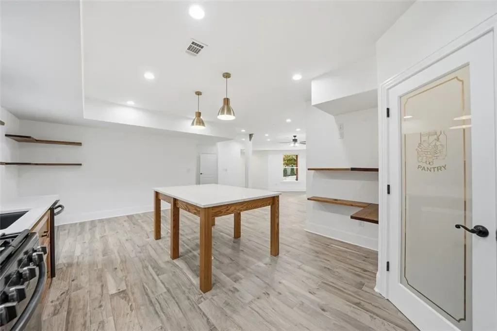 7611 Regency Circle, Sandy Springs, GA 30350, Atlanta, Georgia, United States. - Photo 28