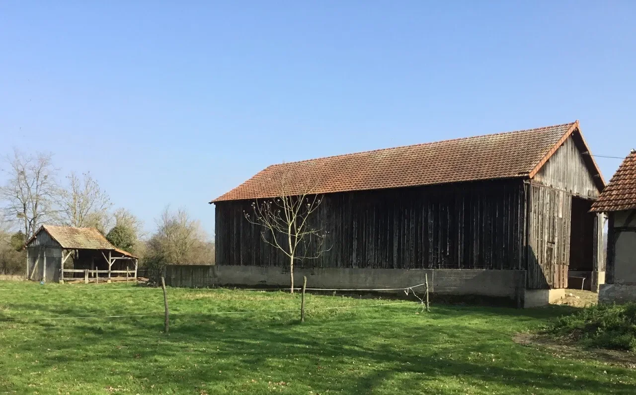 Exterior photo 2