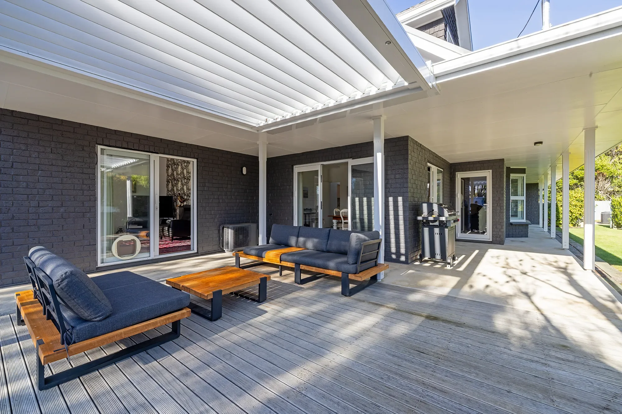 Exterior photo 2