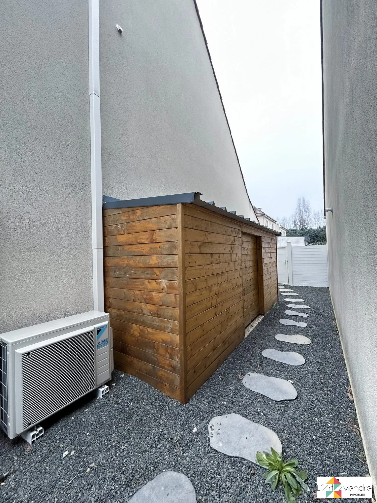 Exterior photo 3