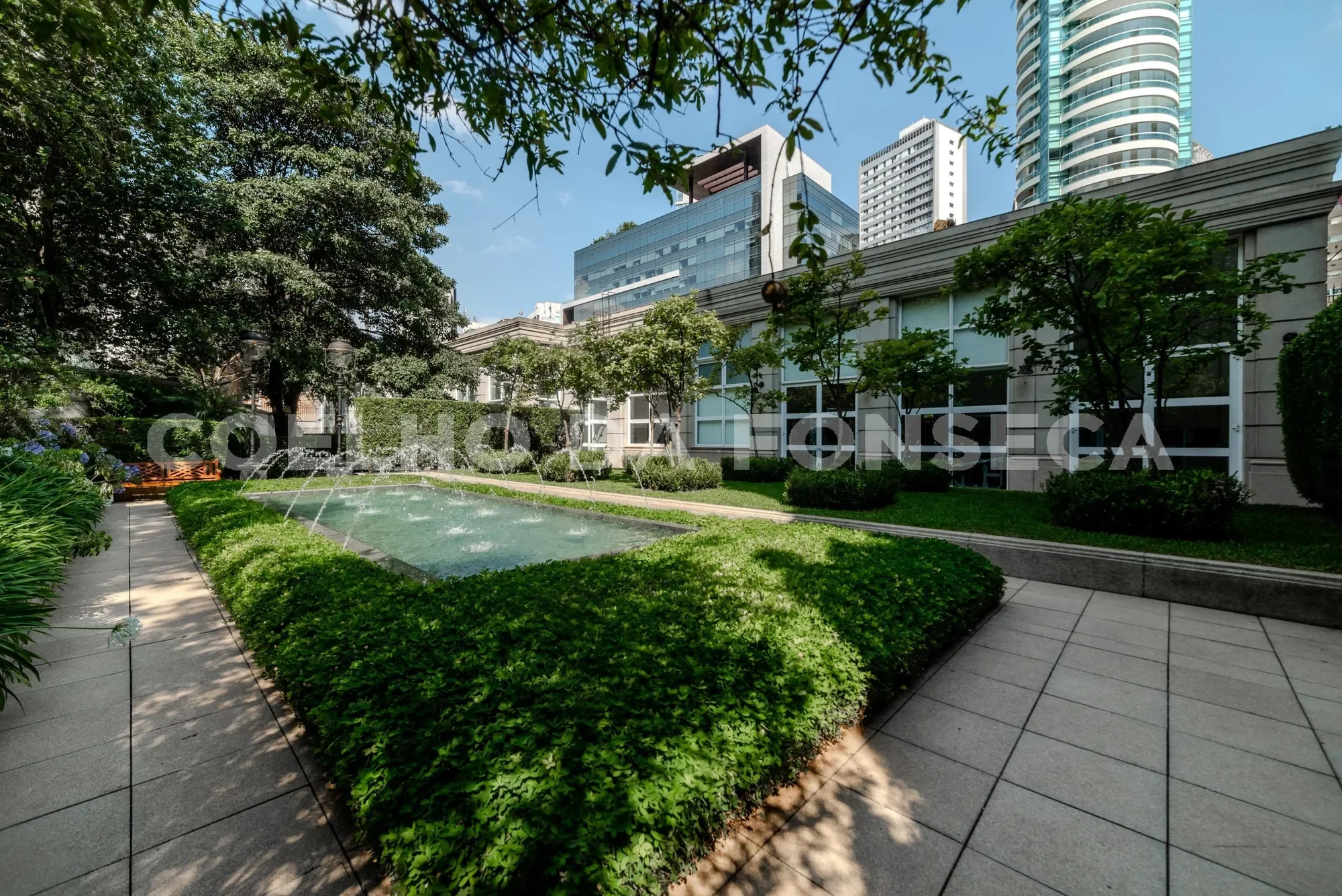 Exterior photo 5
