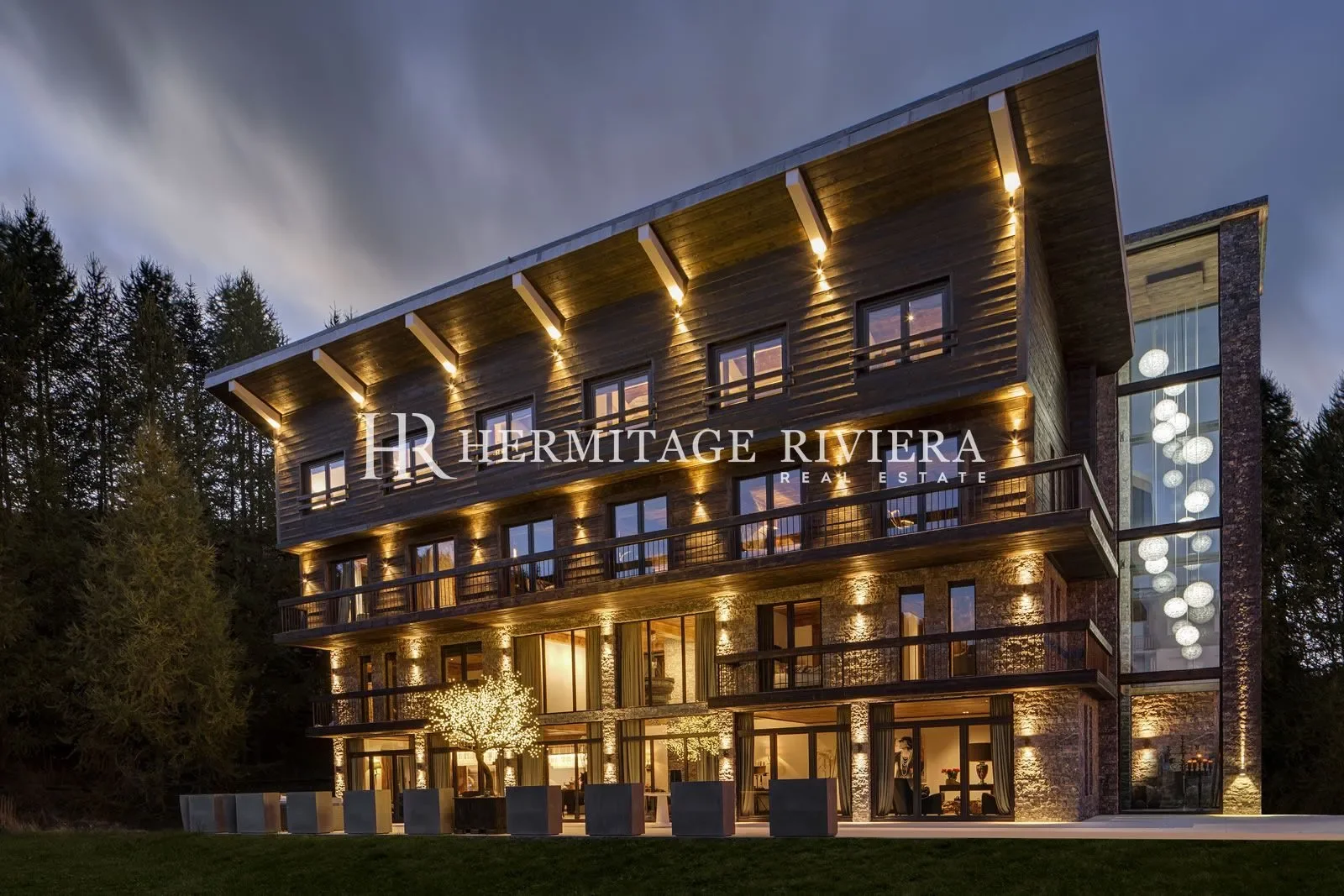 Exterior photo 1