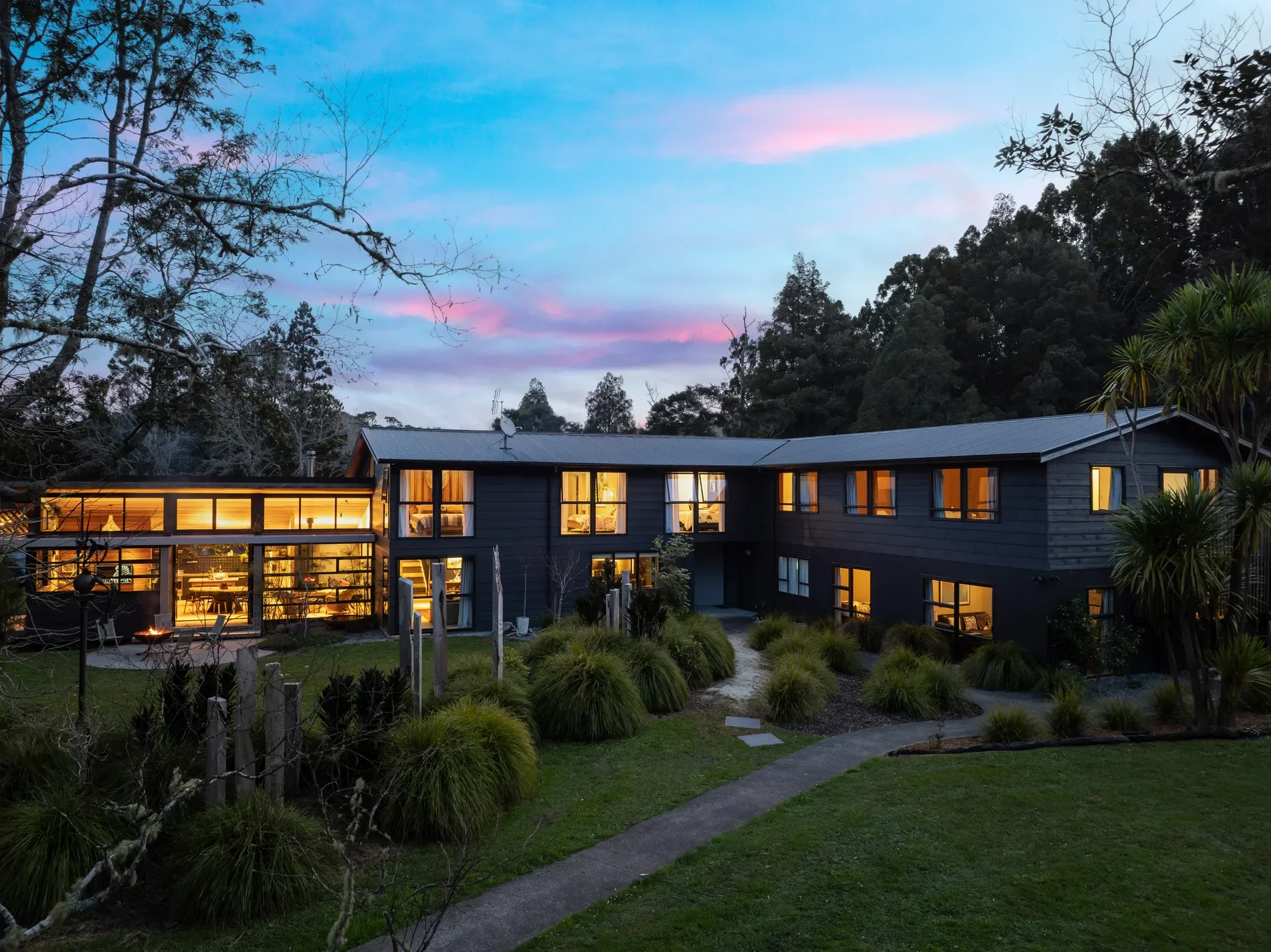 Exterior photo 2