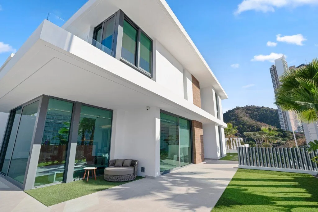 Exterior photo 4