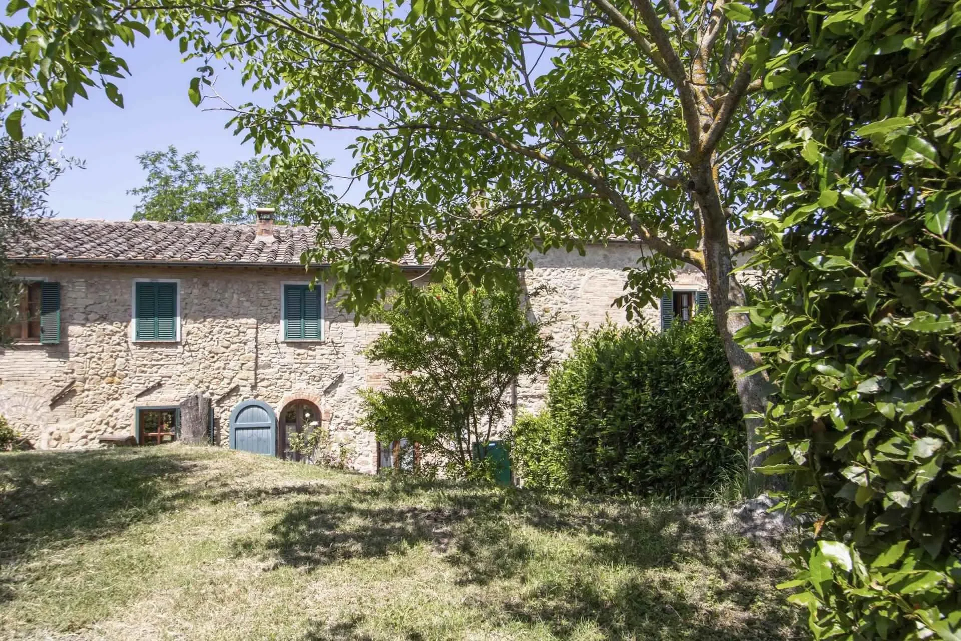 Exterior photo 10