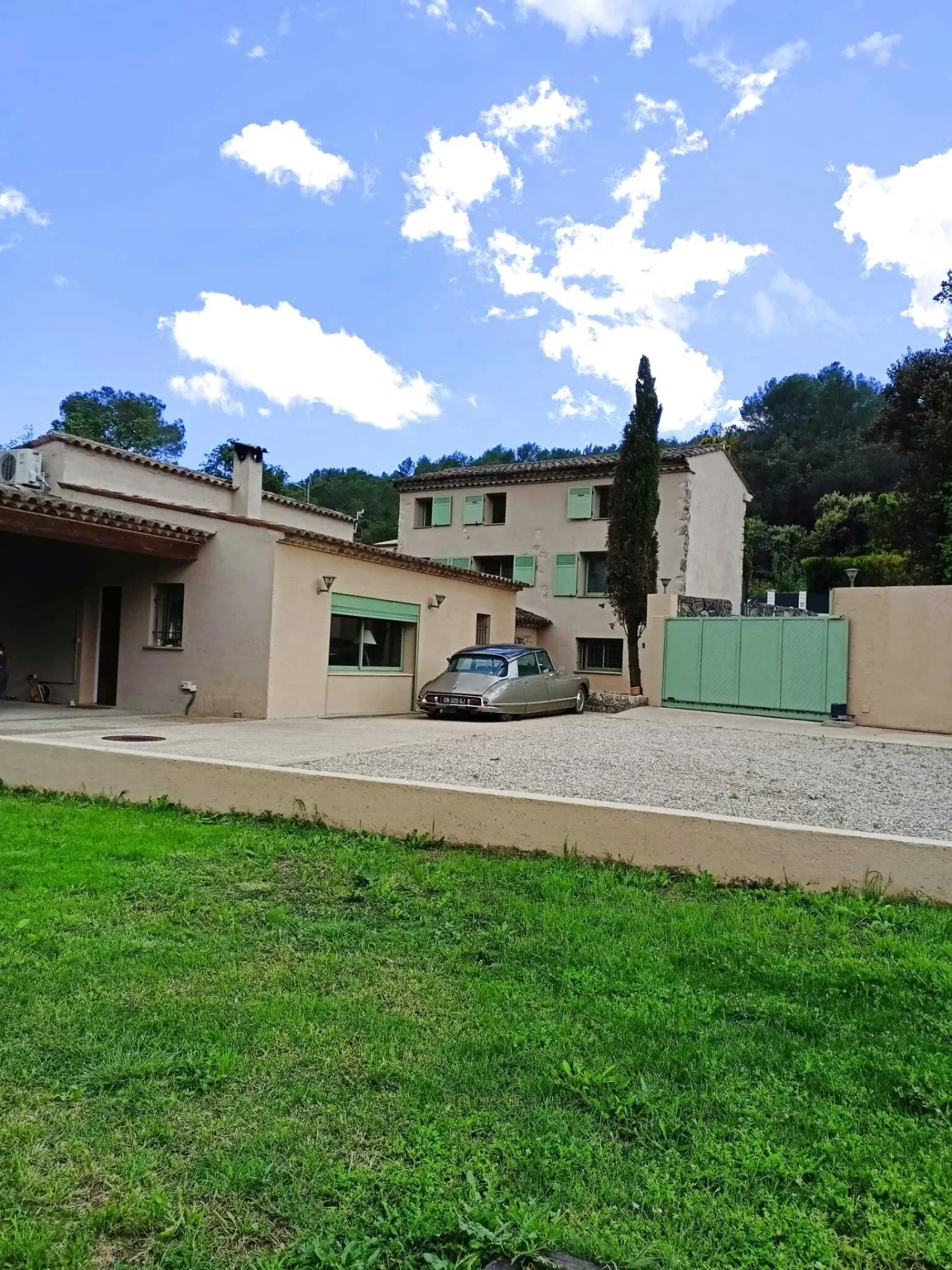 Exterior photo 3