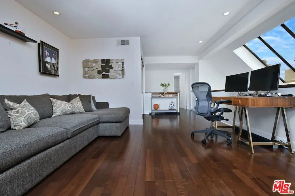 851 N Kings Road 310, Los Angeles, California, United States. - Photo 14