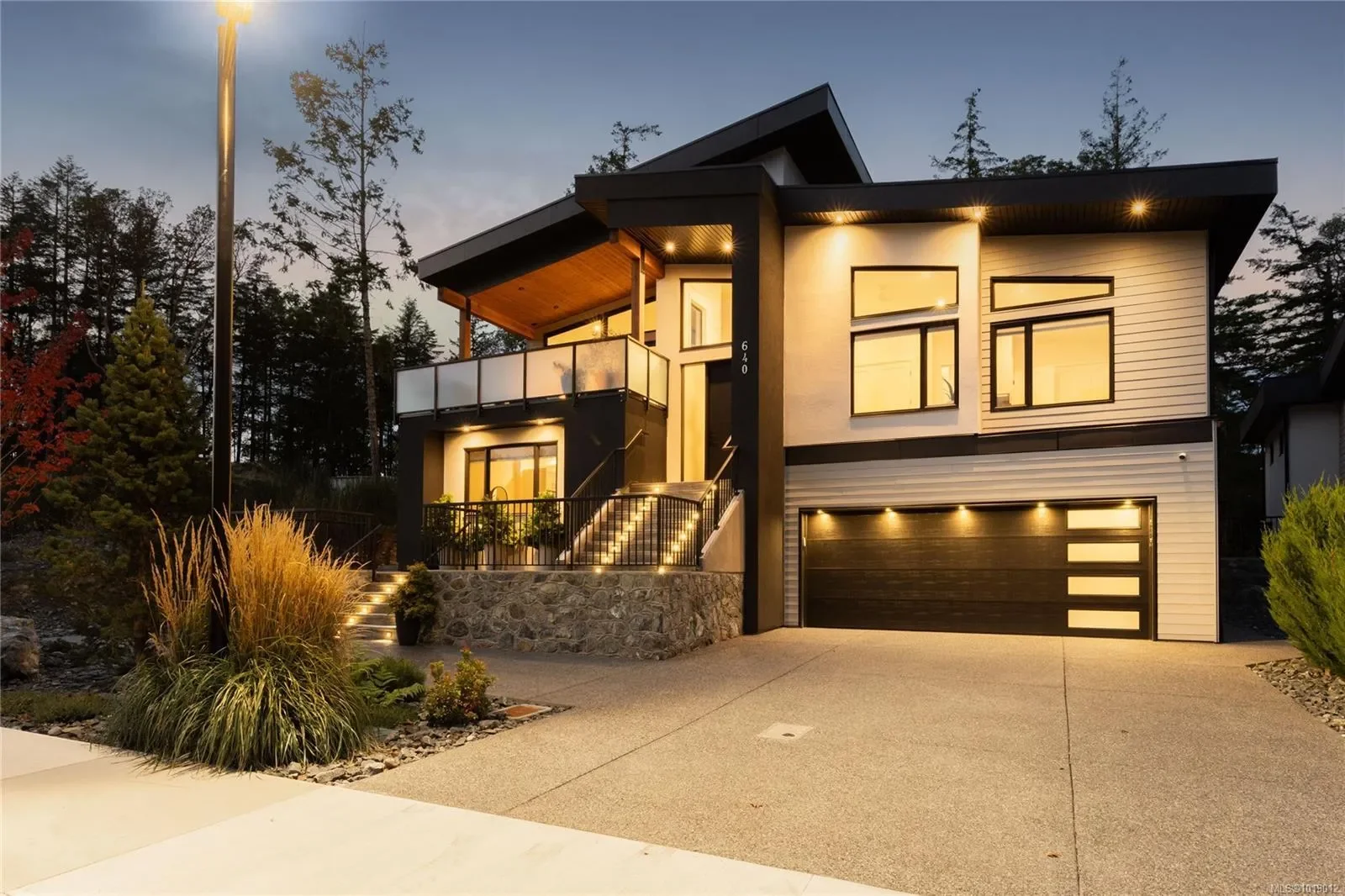 640 Medalist Ave, Colwood, British Columbia, Canada. - Hero Image