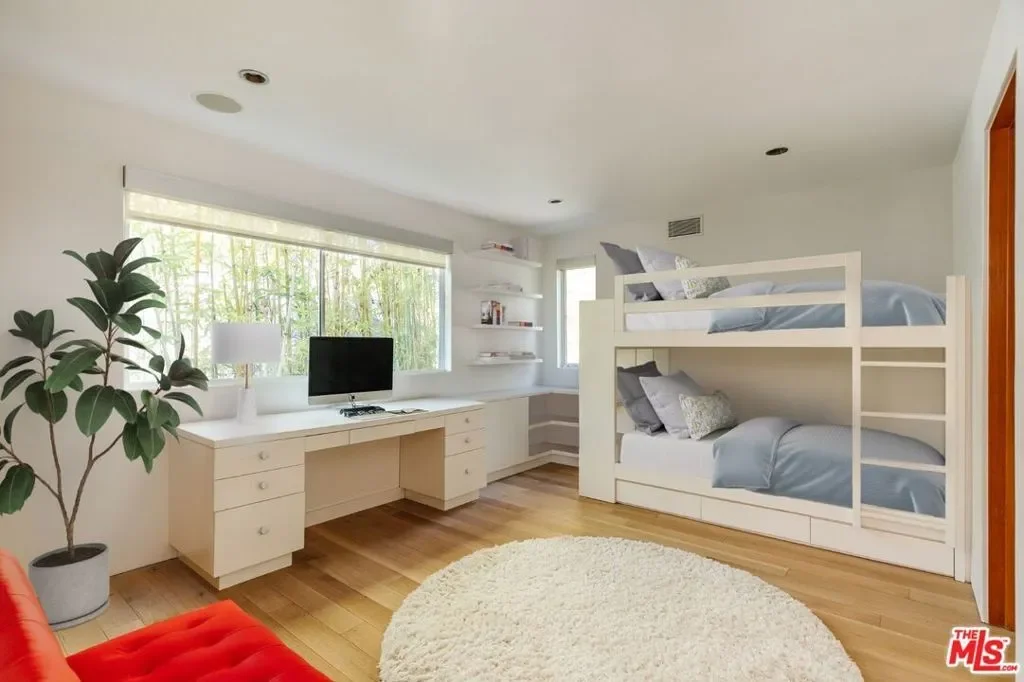 562 Stassi Lane, Santa Monica, California, United States. - Photo 18