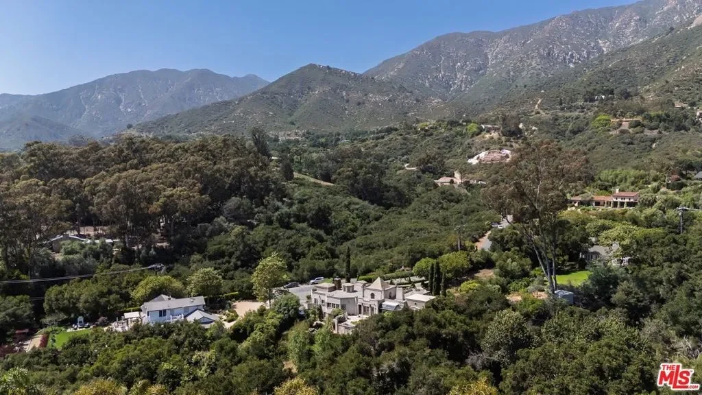 2899 Hidden Valley Lane, Montecito, California, United States. - Photo 22