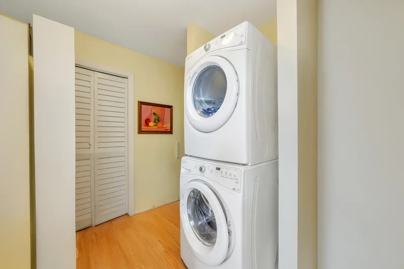 204 Caroline Court , Port Jefferson Station, NY 11776, Port Jefferson Station, New York, United States. - Photo 3