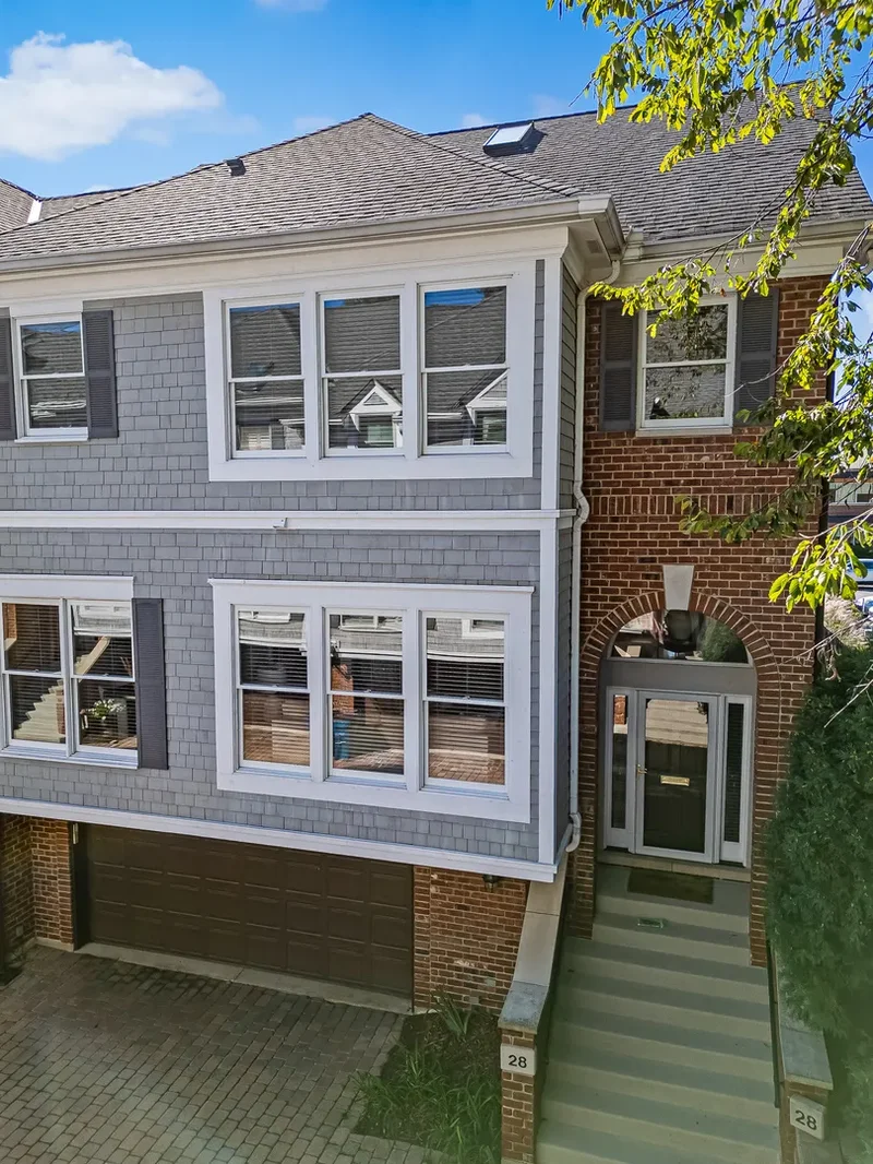 28 S Clay Street, Hinsdale, Illinois, United States. - Photo 14