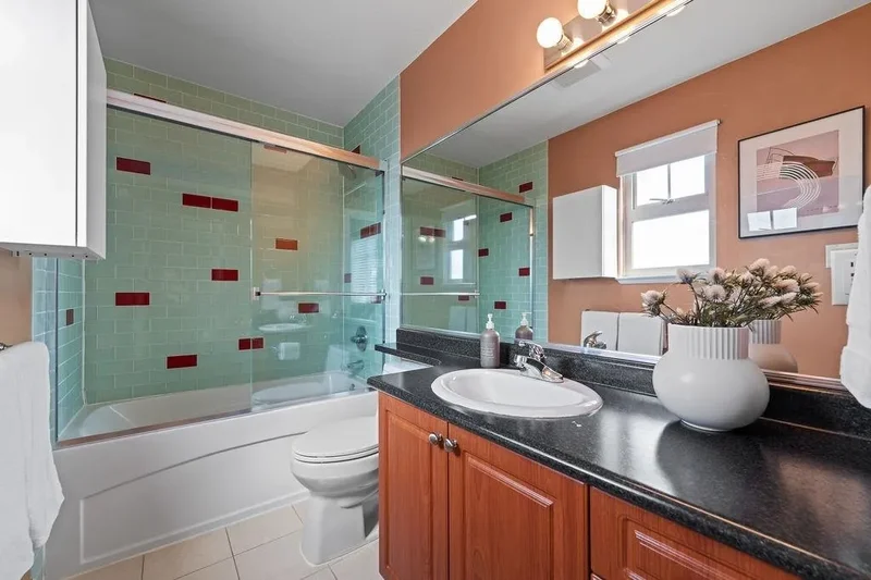 1254 E 11th Avenue, Vancouver, British Columbia, Canada. - Photo 3