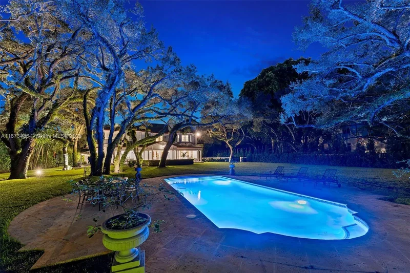5400 Banyan Trl, Coral Gables, Florida, United States. - Photo 69